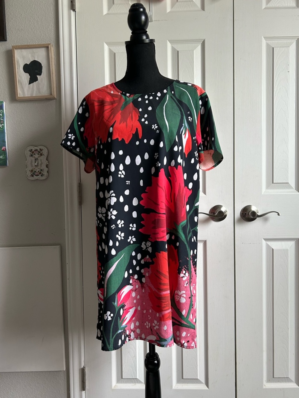 Minkpink black & floral short sleeve Iโll Be Around short sleeve T-shirt dress
